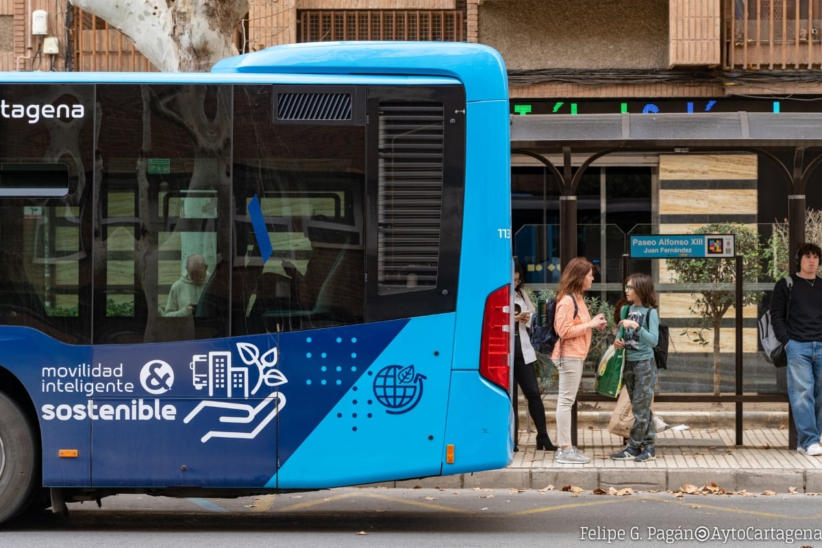 Autobuses urbanos de Cartagena. Parada de bus, Alsa.