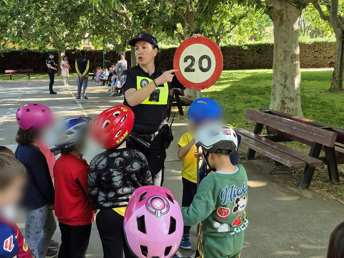 El Ayuntamiento de Monzón y la Asociación Entre Ruedas renuevan el programa del Aula en Bici