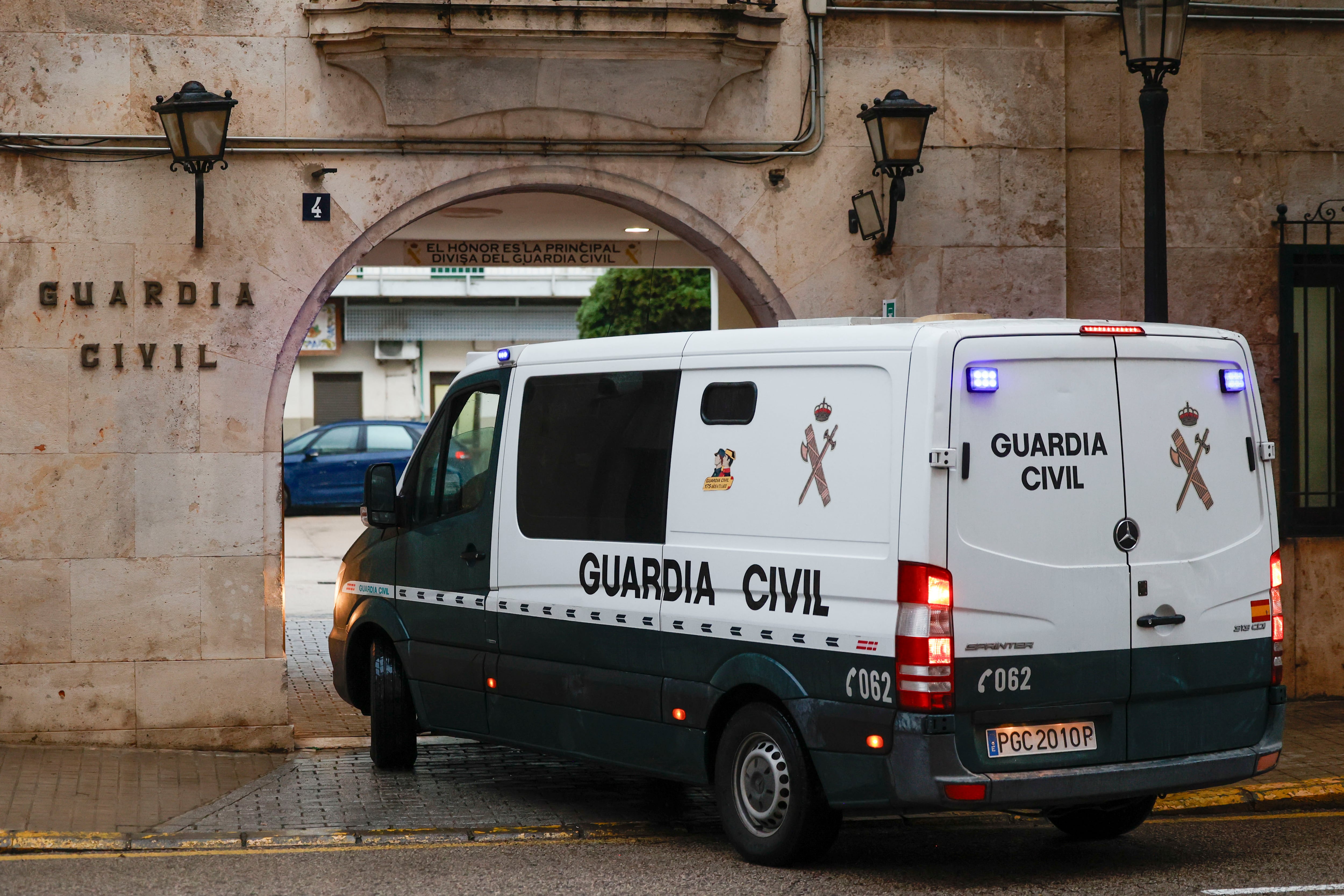 Acceso a la comandancia de la Guardia Civil de Valencia