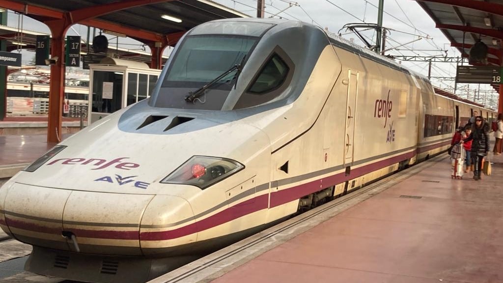 Tren AVE en la estación de Chamartín