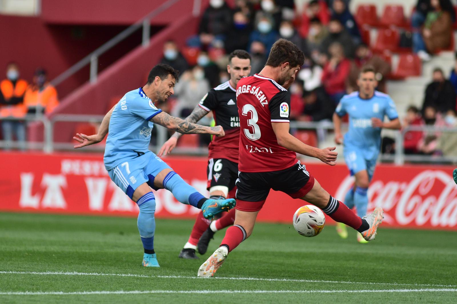 Rubén Castro dispara a puerta