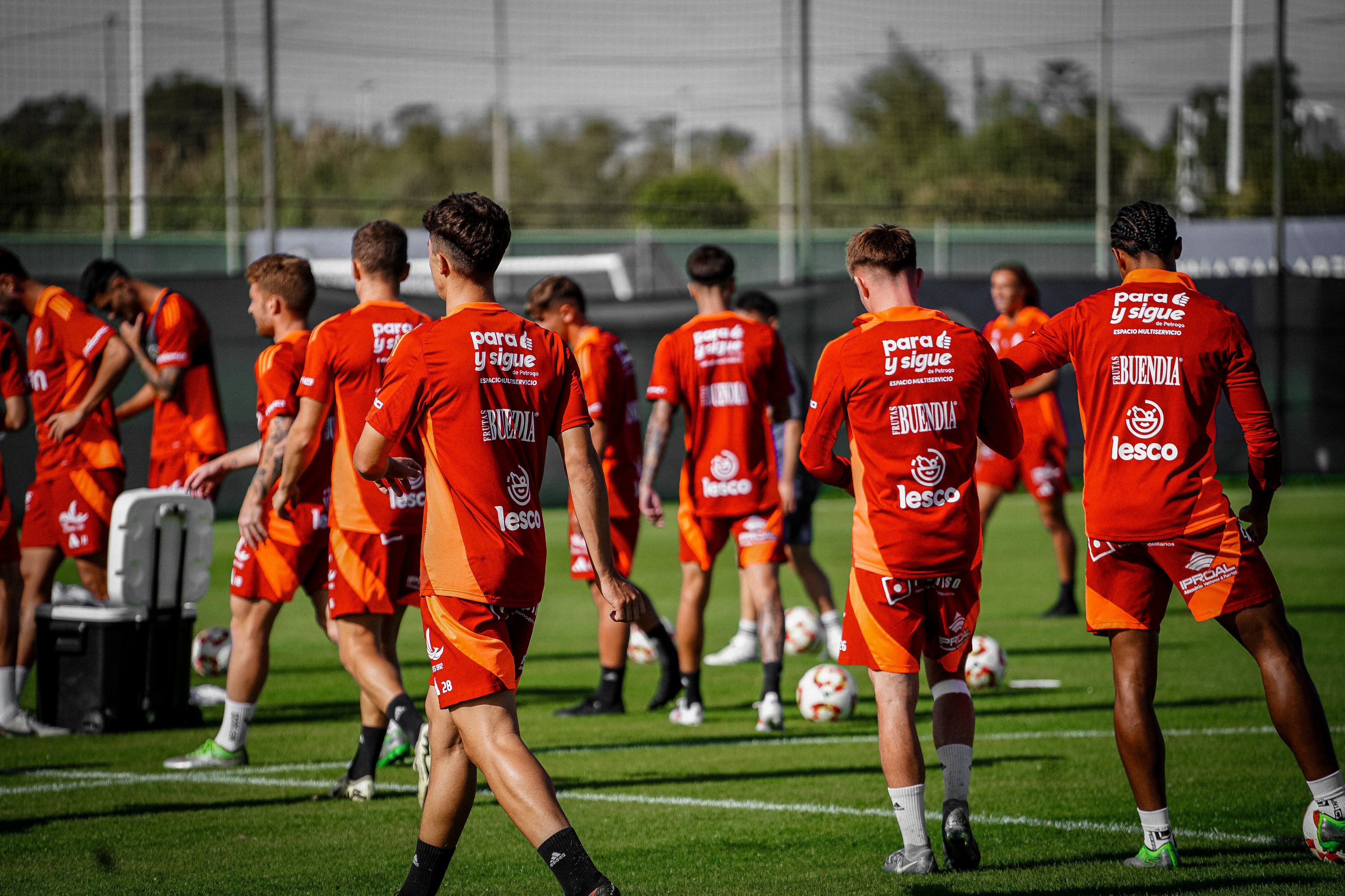 Plantilla del Real Murcia durante un entrenamiento de noviembre 2024