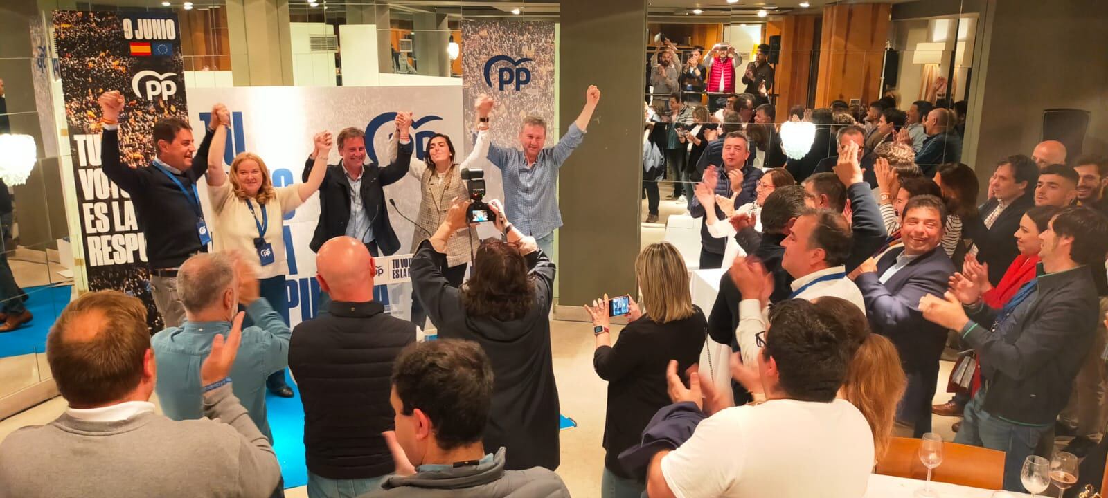 Celebración en el PP de Burgos de los resultados de las elecciones europeas