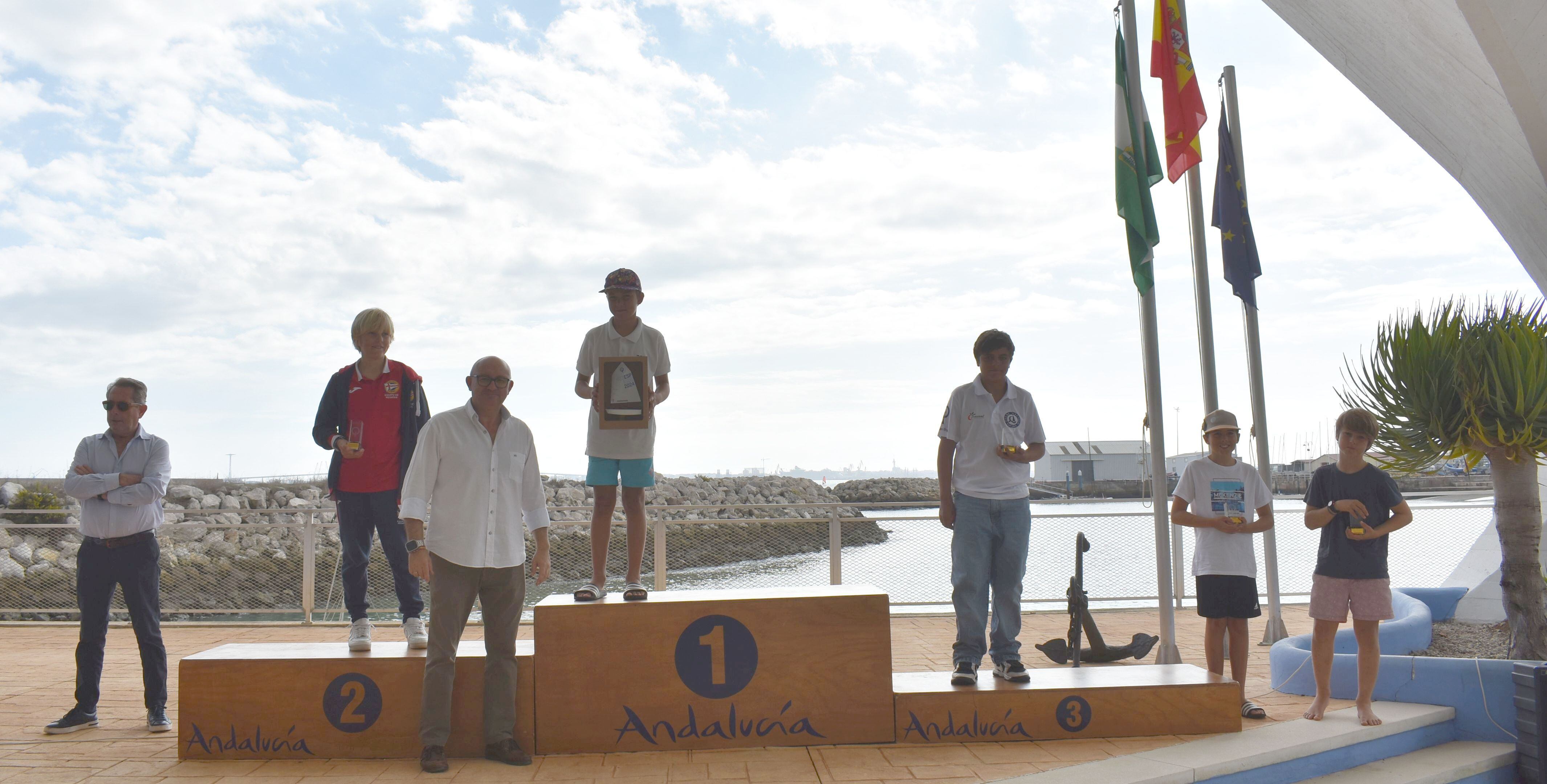 El malagueño José Linares primero en la clase optimist Sub 13 en el trofeo Hispanidad