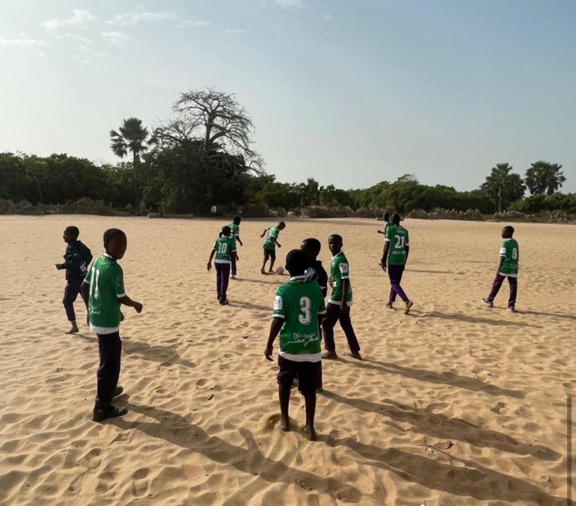 Iniciativa solidaria del CD San José de Soria en Gambia, fomentando el fútbol.