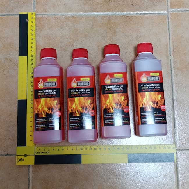 Fotografía de algunos de los objetos incautados durante la operación