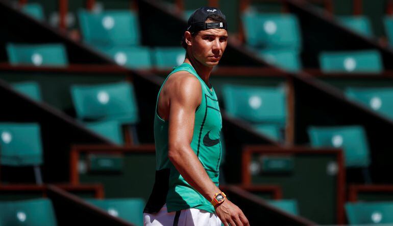 Nadal durante su primer entrenamiento en las pistas de Roland Garros 