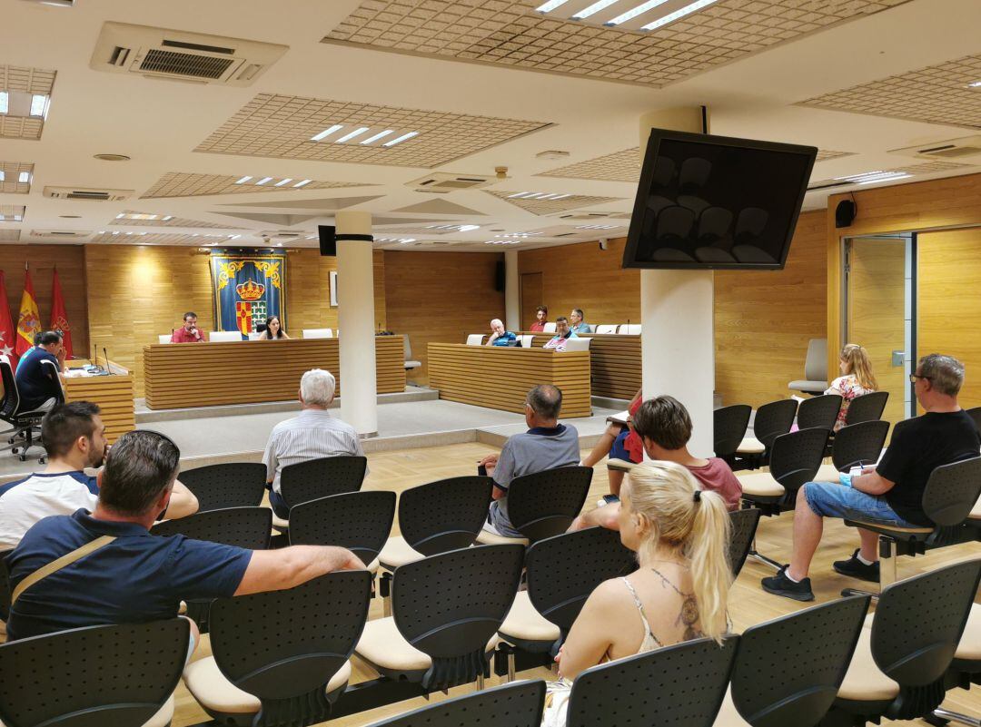 El Foro de la Cultura de Getafe, con presencia de la alcaldesa y el concejal (en el centro de la imagen), se reunió este miércoles por la tarde &quot;para trabajar en la recuperación del sector en la ciudad tras los meses de confinamiento&quot;, según informó el consistorio.