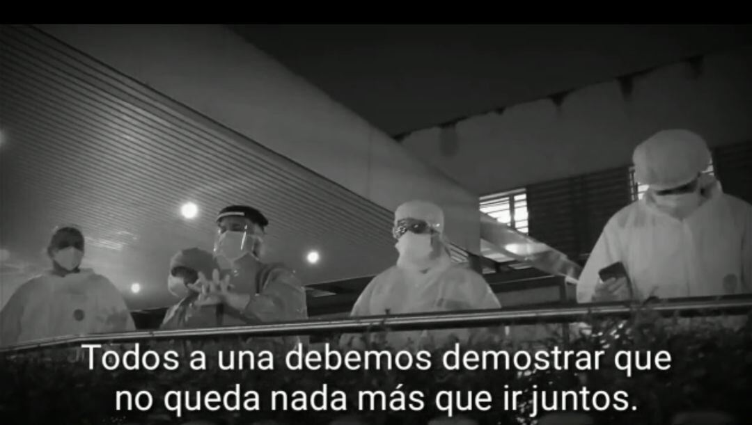 Fotograma del vídeo-aplauso, realizado por uno de los bomberos de Valdepeñas (Ciudad Real)