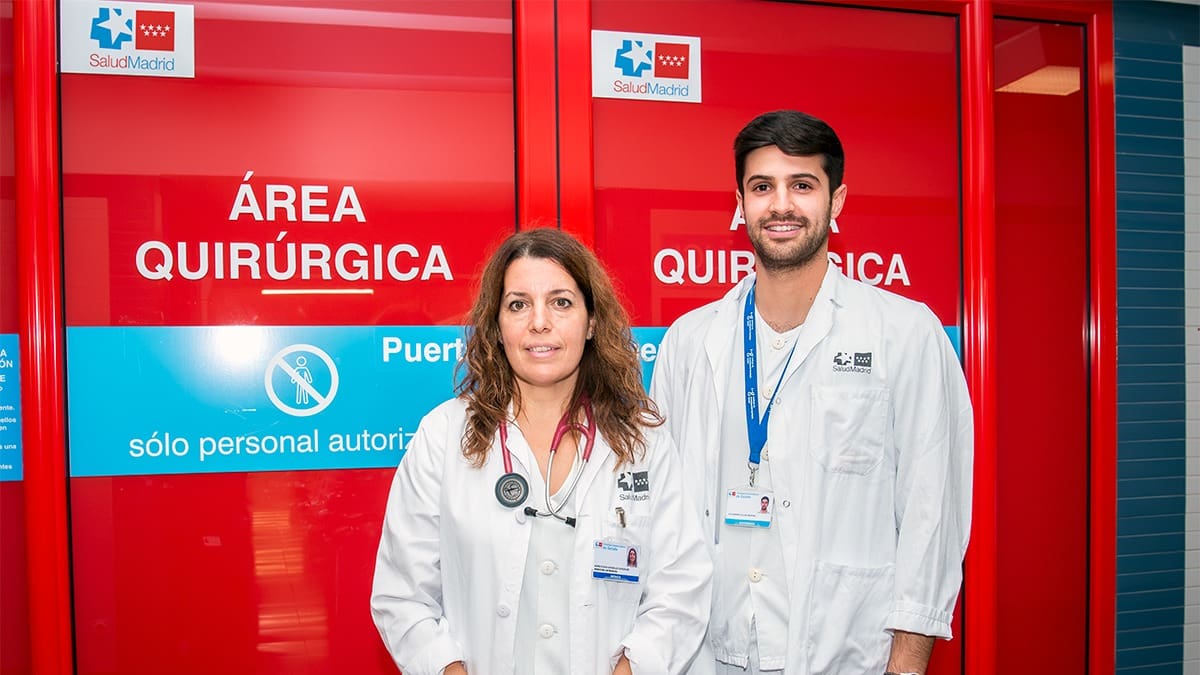 Entrevistamos a la dra. Elena González, coordinadora de trasplantes en Getafe, y Alejandro Selas, enfermero en la UCI y la unidad de grandes quemados y miembro del equipo de trasplantes del Hospital de Getafe.