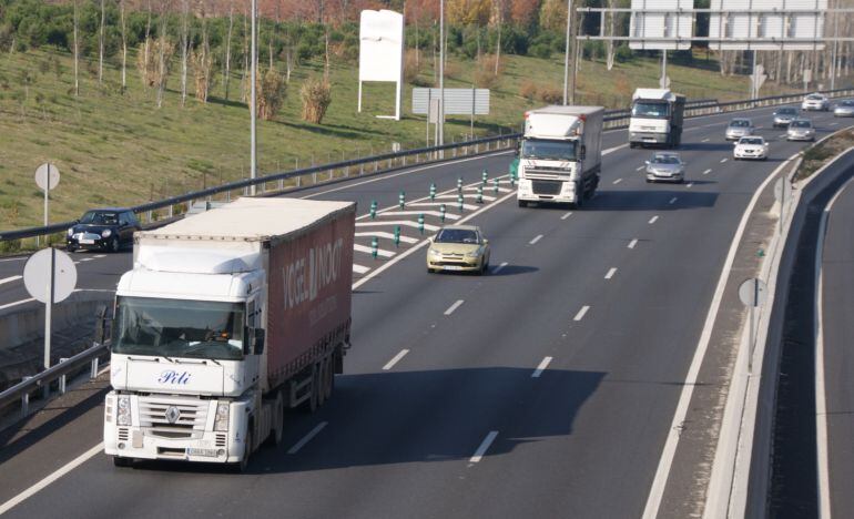 Camiones en una autopista