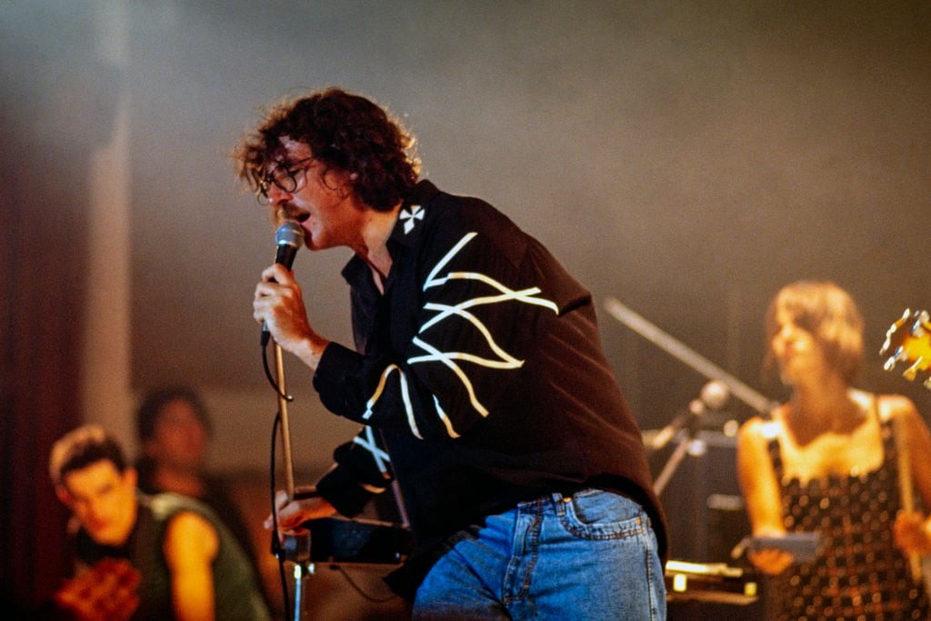 Charly García durante un concierto en Uruguay en 1992 (Photo by Ricardo Ceppi/Getty Images)