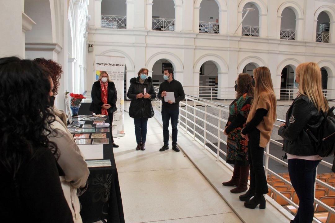 Safont y Falomir entregan los diplomas al alumnado de la segunda fase formativa de la Lanzadera de Borriana