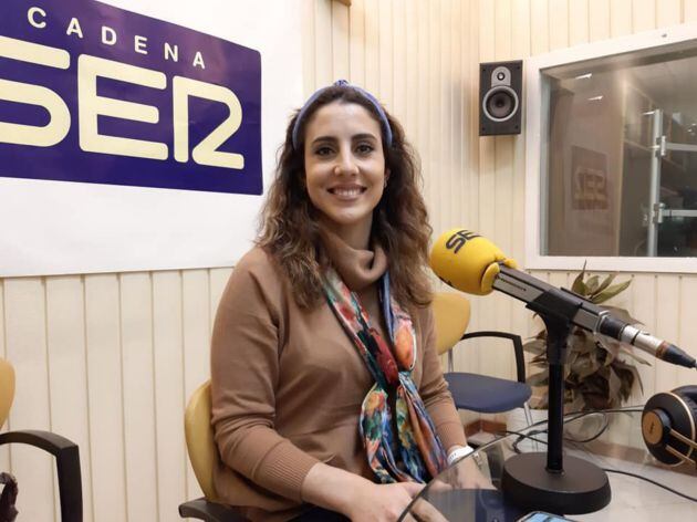 Lucía Fuentes, enóloga, sumiller y productora, en los estudios de Radio Jerez