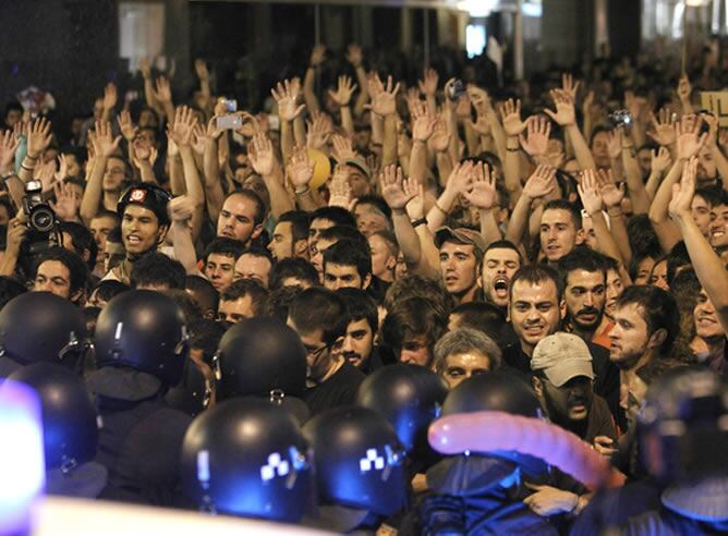 Tensión entre &#039;indignados&#039; y Policía en los acceso a Sol