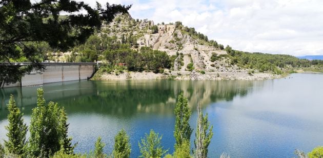 Presa del embalse de Entrepeñas en el río Tajo.