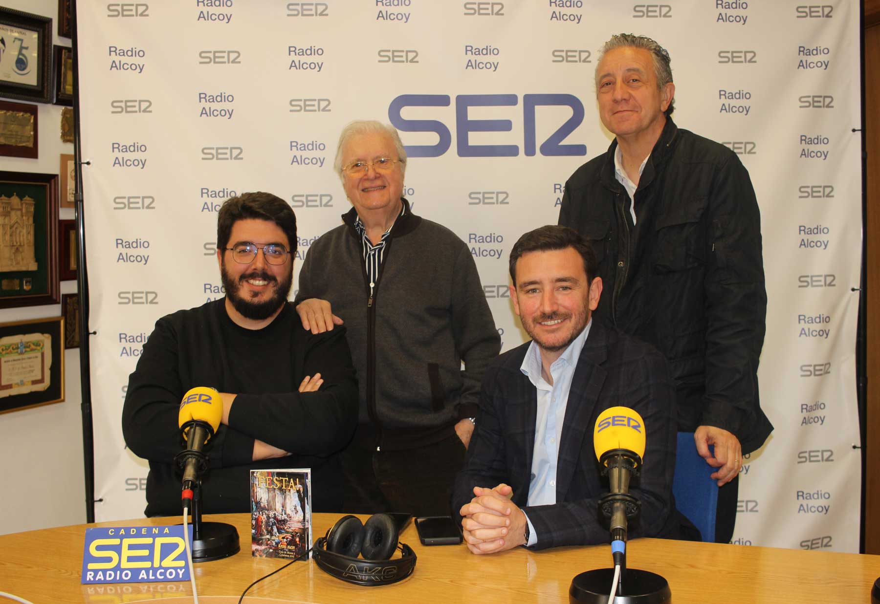 De pie, Paco Aznar y Fernando Mira, sentados Mateo Martín y Pepe Sanz