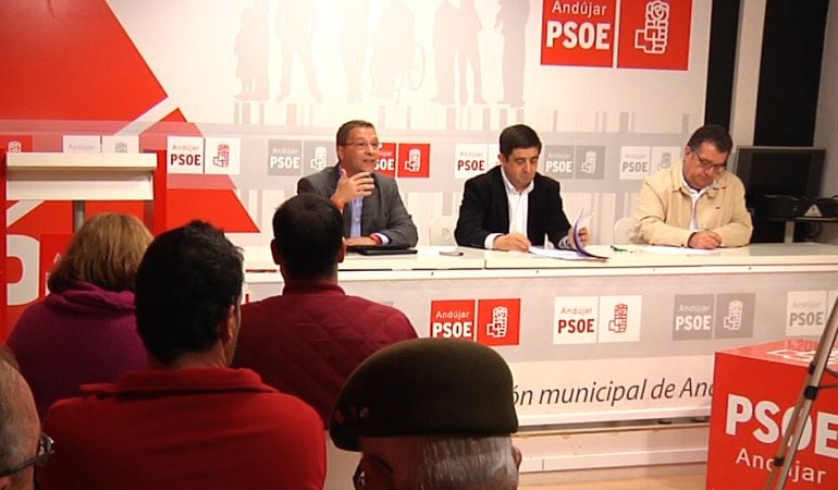 ‘Los socialistas en las instituciones’ en la sede del PSOE en Andújar