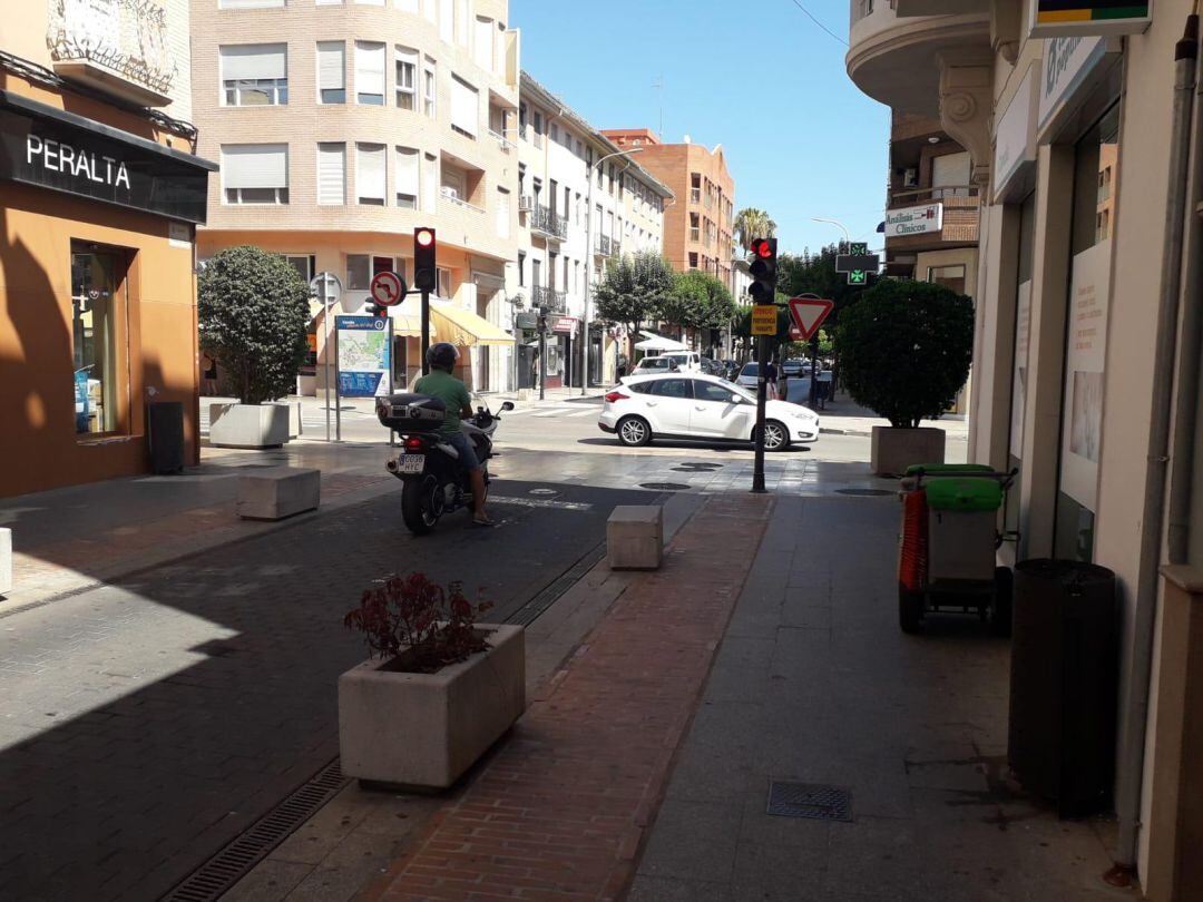 Semáforos en funcionamiento en l&#039;Avinguda d&#039;Alacant de Gandia tras varias averías a lo largo del verano. 