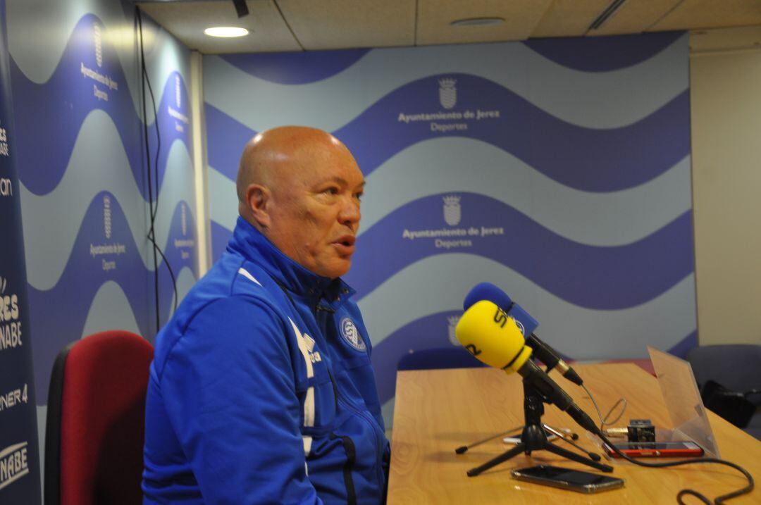 Andrés García Tébar durante la rueda de prensa del viernes en Chapín