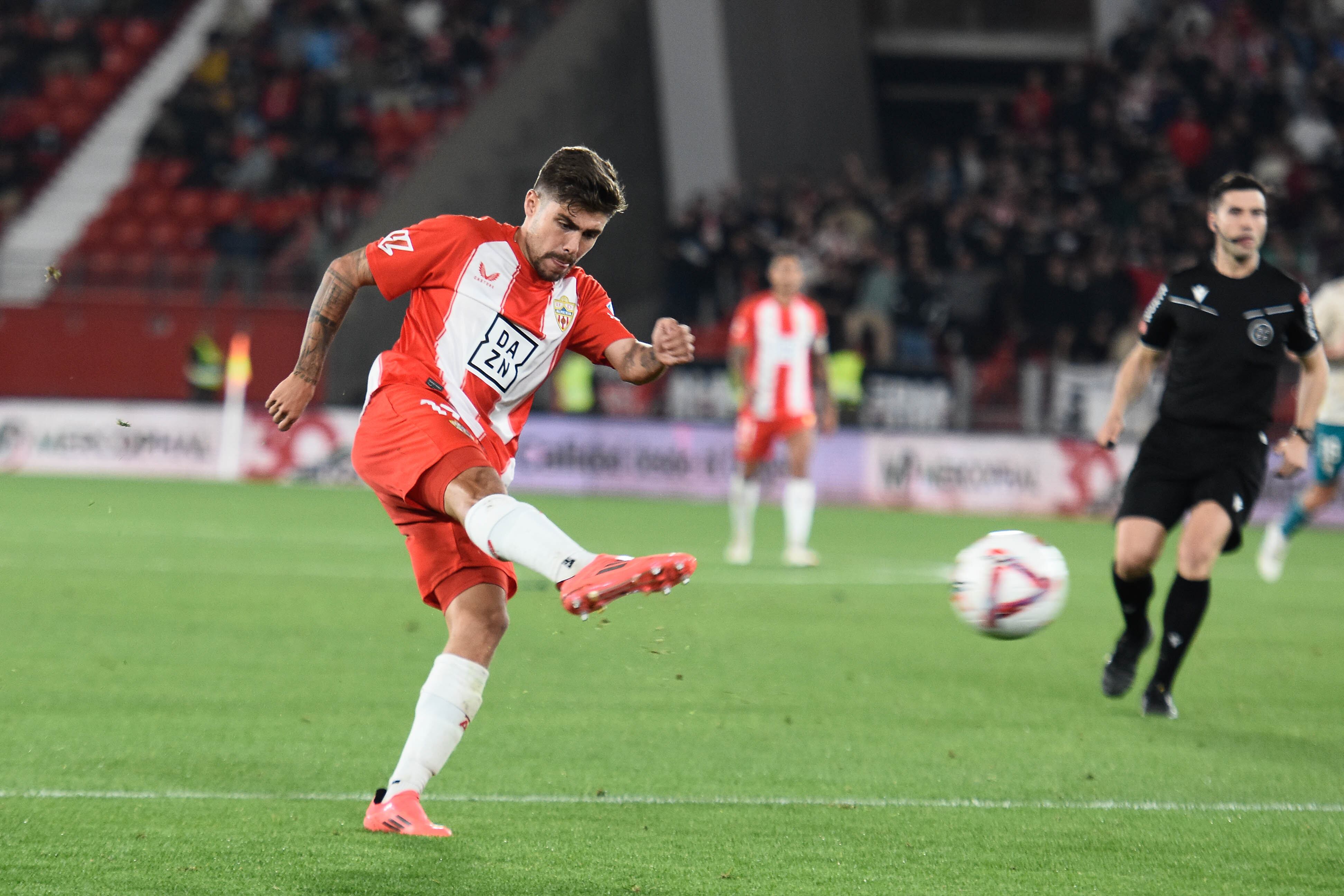 Habrá que esperar para ver qué sucede finalmente con un Pozo que siempre ha demostrado un compromiso muy grande con el escudo del Almería.