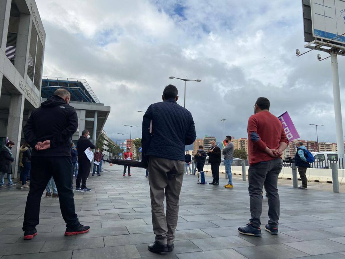 Trabajadores de Trasmediterránea se concentran en Algeciras para exigir el cobro de sus salarios