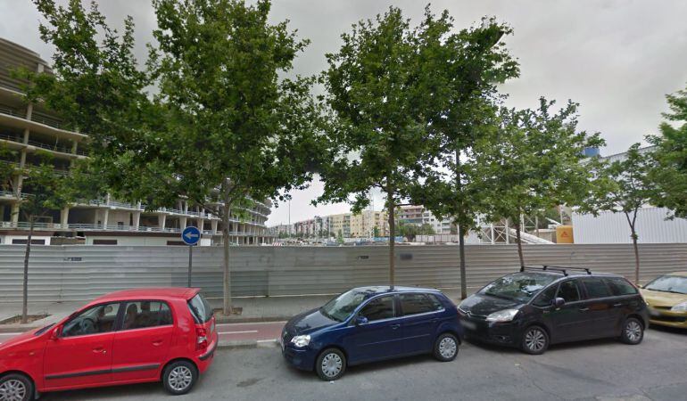 Imagen reciente de la esquina donde el Valencia CF debe construir el polideportivo con el nuevo estadio parado a la izquierda