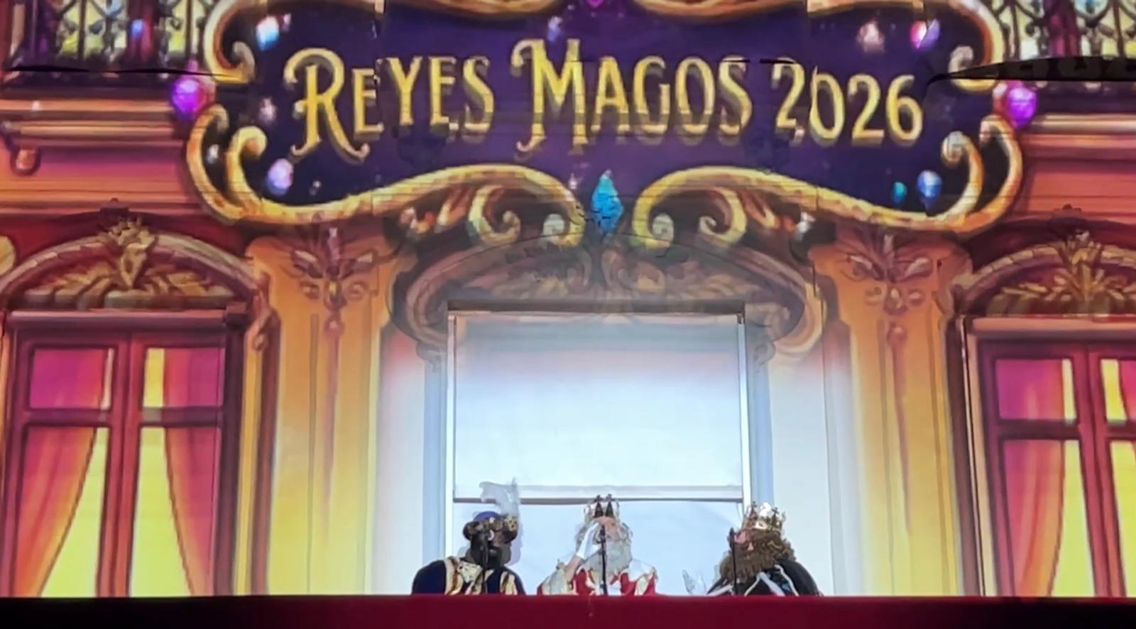Reyes Magos en el balcón del Casino de Huesca