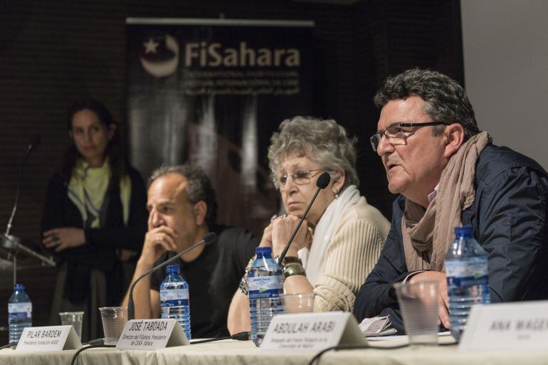 De izquierda a derecha, Javier Corcuera, co-director del festival, la actriz Pilar Bardem y José Taboada, presidente de CEAS-Sáhara.