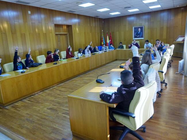 El pleno infantil de Elda se decanta por las acciones contra el acoso escolar