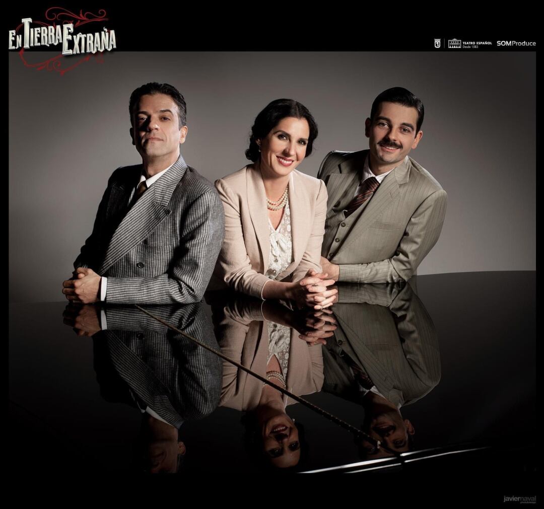 Alejandro Vera (primero Izqu.) junto a Diana Navarro y Avelino Piedad