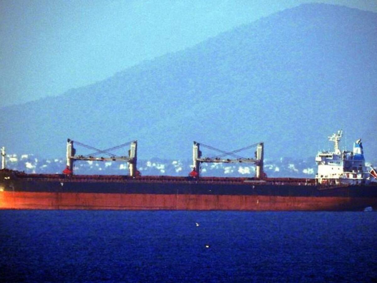 Un buque permanece fondeado en Algeciras con cinco positivos a bordo