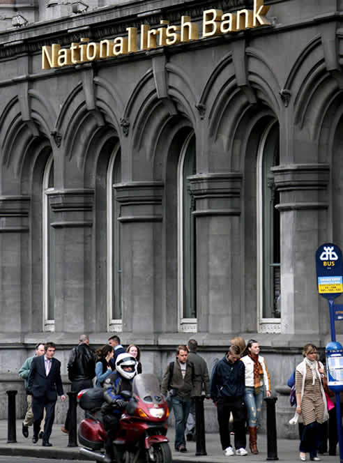 El Banco Nacional Irlandés en Dublín, Irlanda. (EFE / ANDY RAIN)