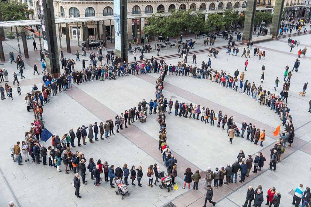 Símbolo de la paz en la Plaza de la PIlar