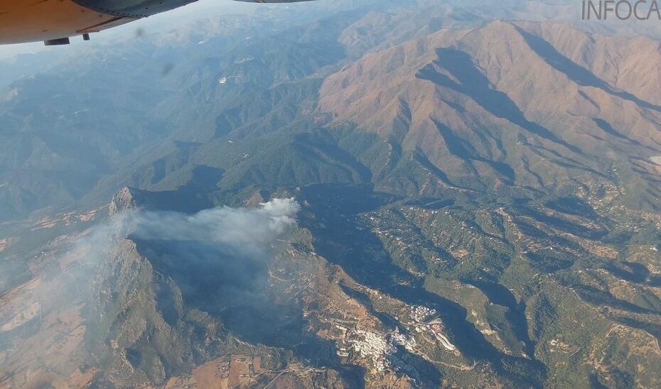 El incendio forestal declarado en Casares (Málaga) este martes