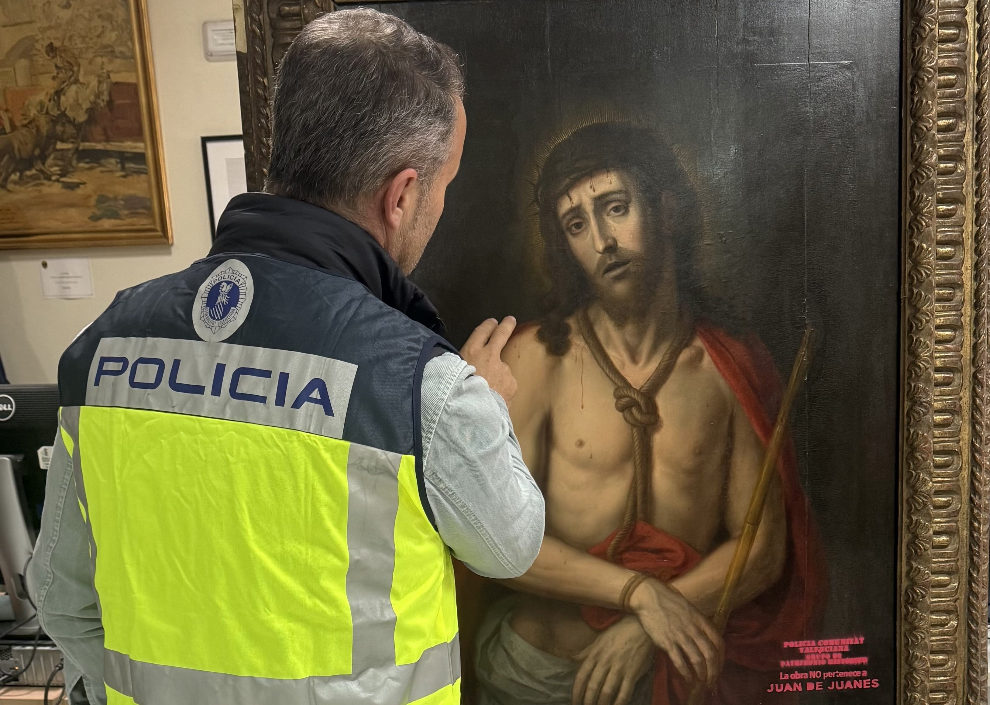 La Policía de la Generalitat interviene un cuadro falsamente atribuido al pintor Juan de Juanes que se subastaba por 30.000 euros