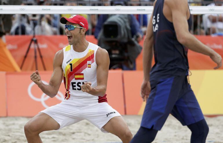 Pablo Herrera celebra el punto que le da el pase a octavos de final