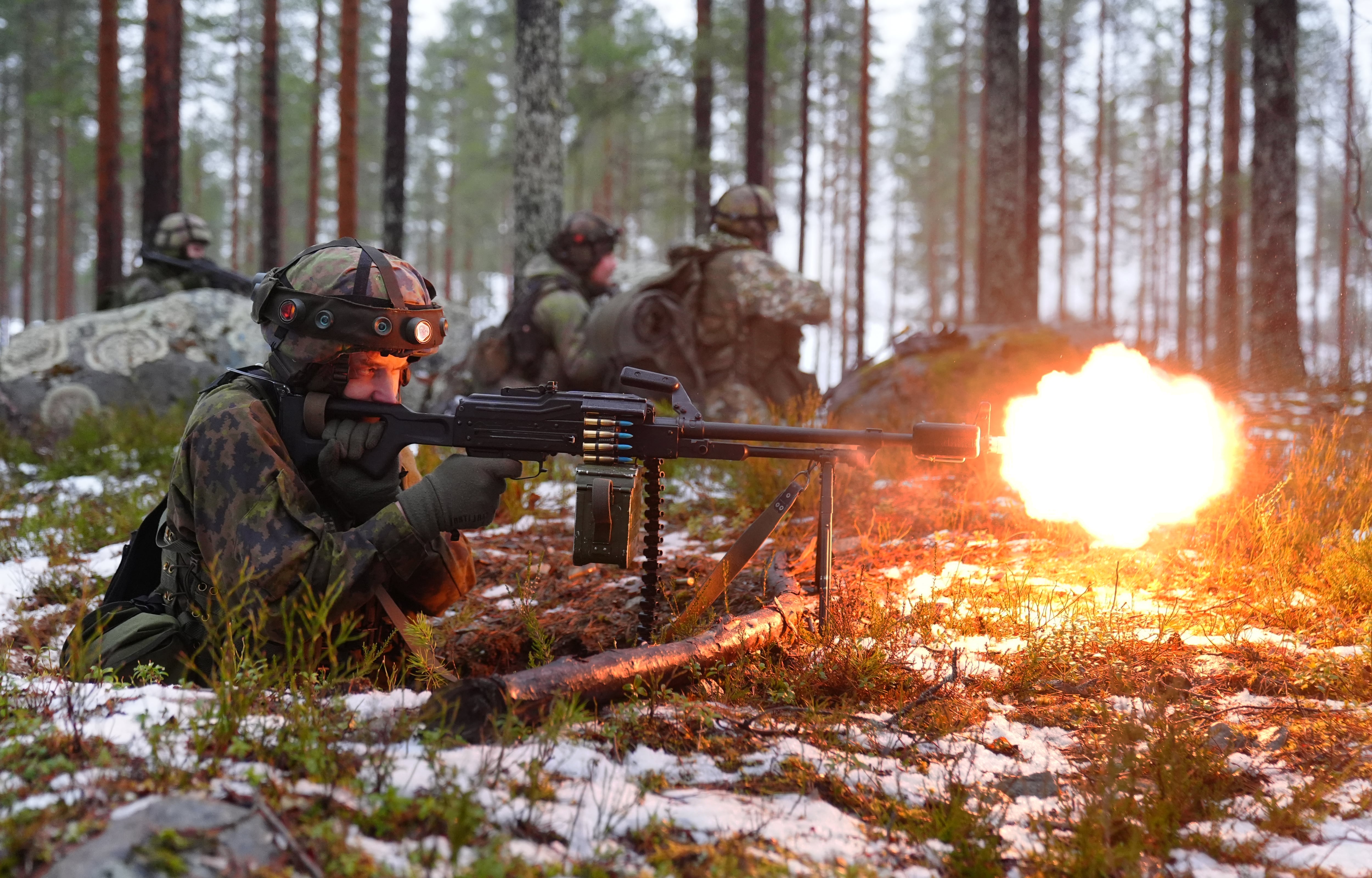 Soldados finlandeses y británicos en un ejercicio conjunto cerca de la frontera entre Finlandia y Rusia a principios de este mes de diciembre