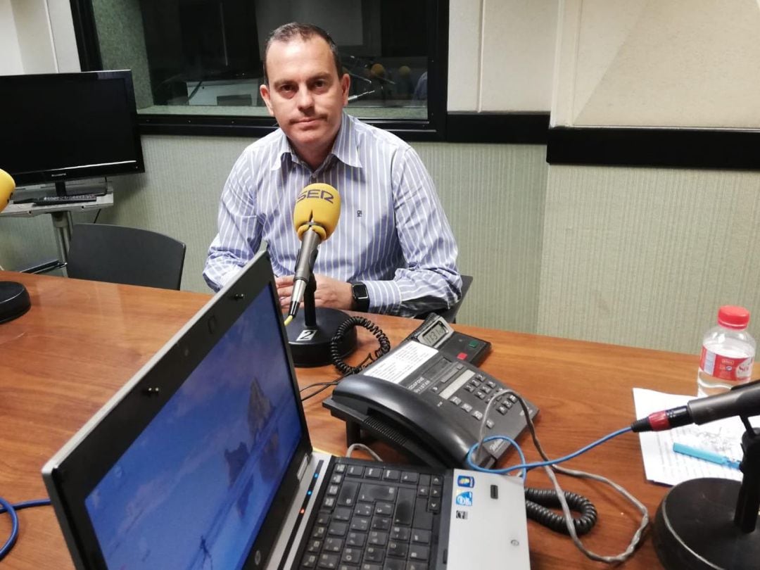 Francisco Requejo en los estudios de Radio Zamora