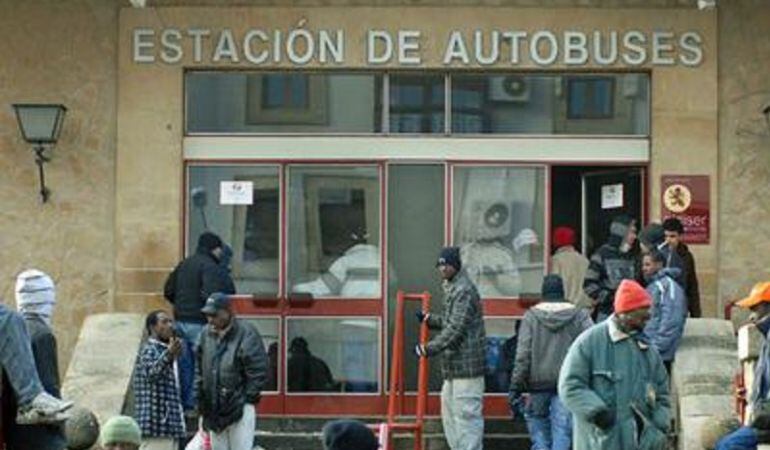 Inmigrantes en la estación de autobuses de Úbeda