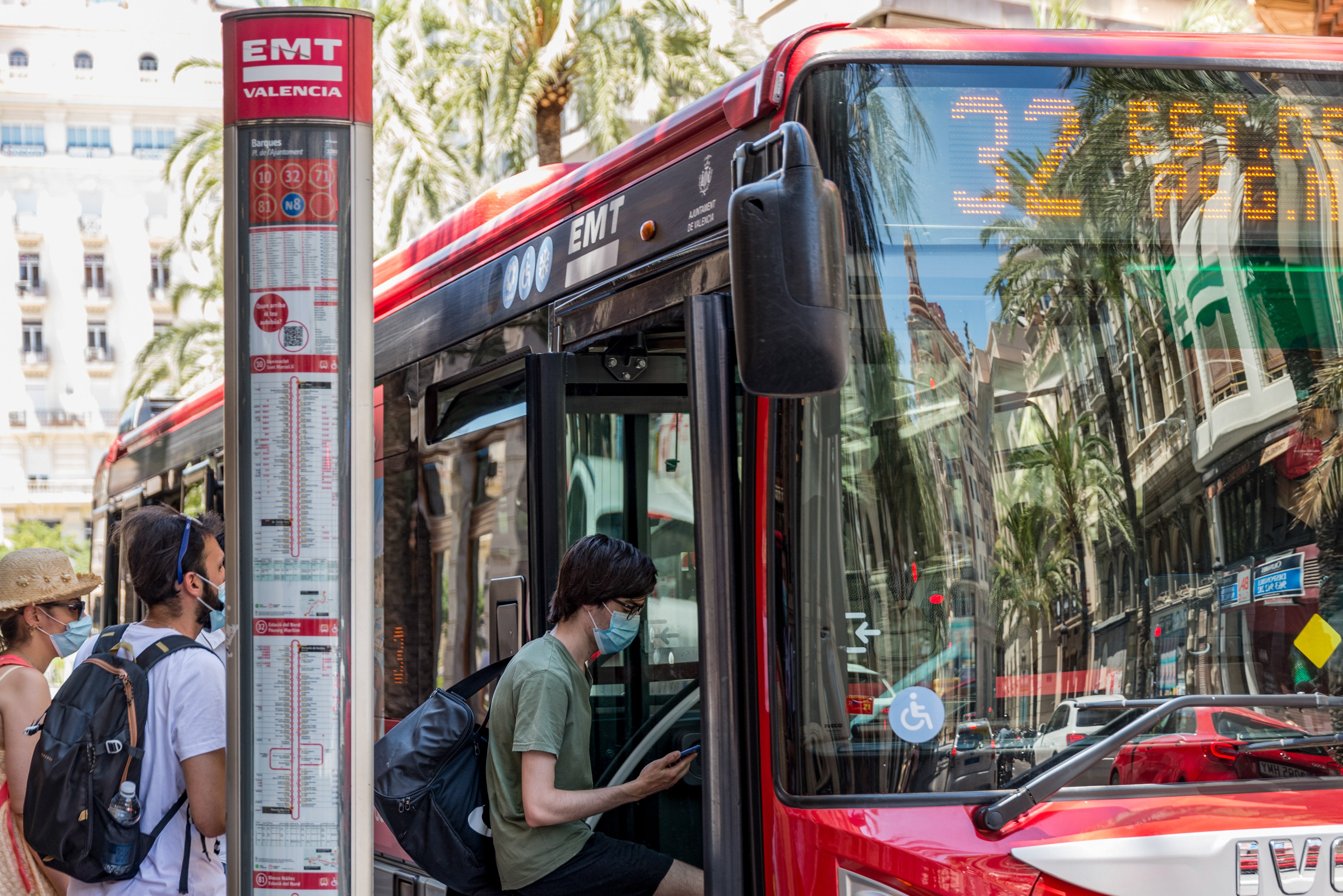 Autobús de la EMT en València (archivo)