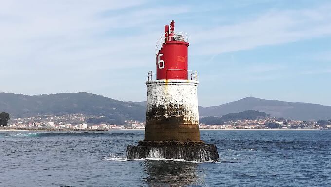 Faro da Borneira, ría de Vigo | Google Images