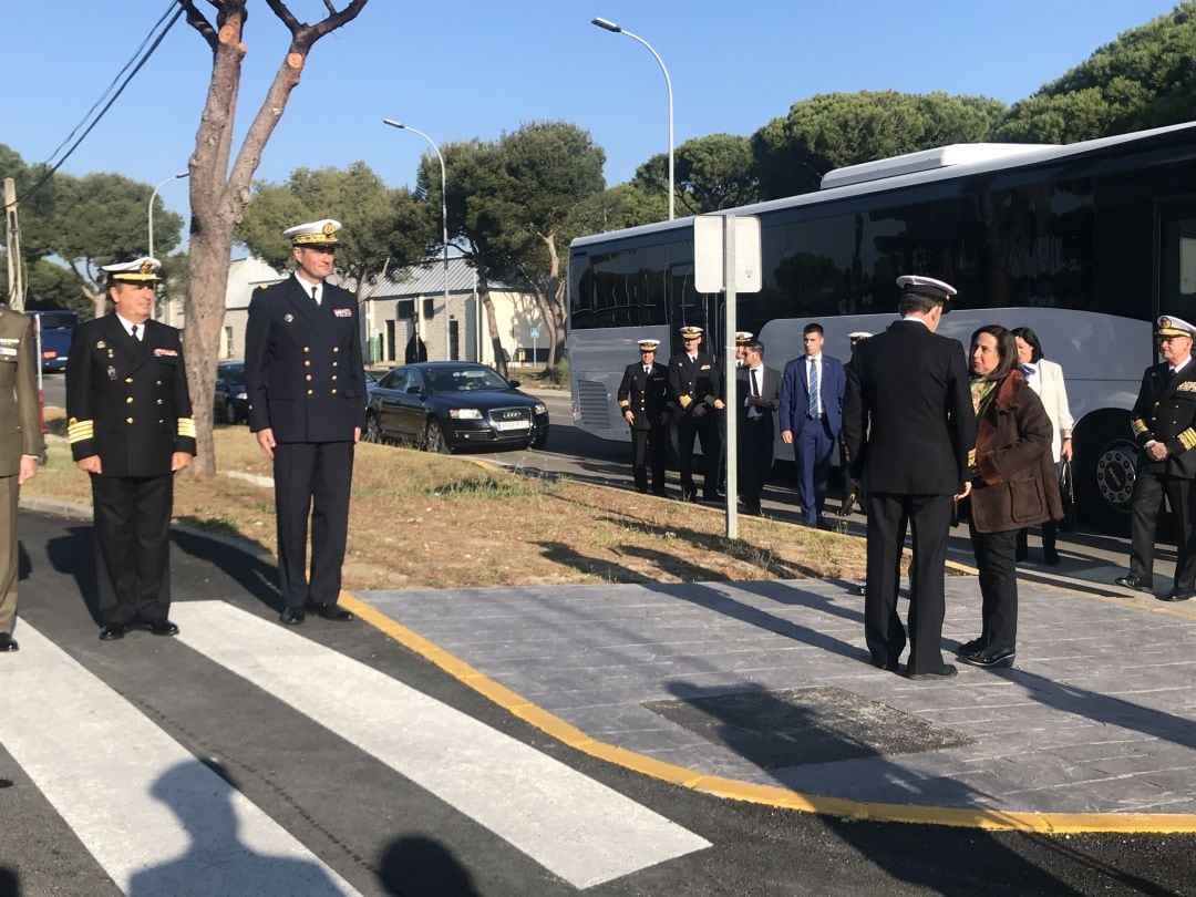 La ministra Robles a su llegada al OHQ de Atalanta