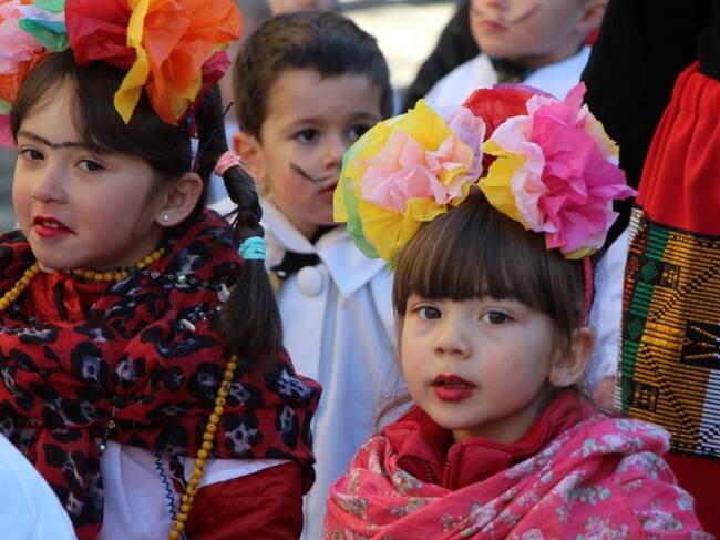 Els escolars de tot el país han protagonitzat el primer dia de Carnaval amb les rues infantils. A la fotografia, uns nens d'Ordino.
