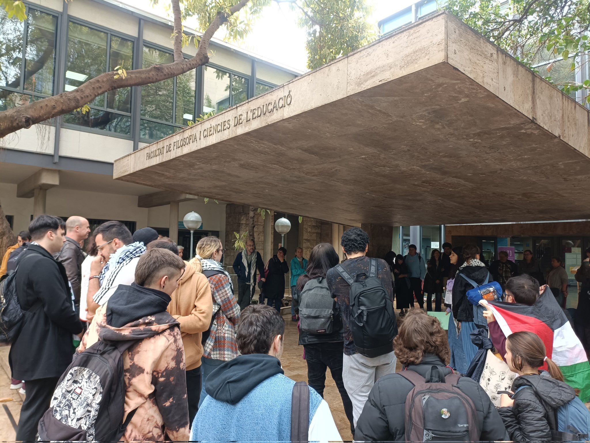 Estudiantes acampan en la Universitat de València en solidaridad del pueblo palestino