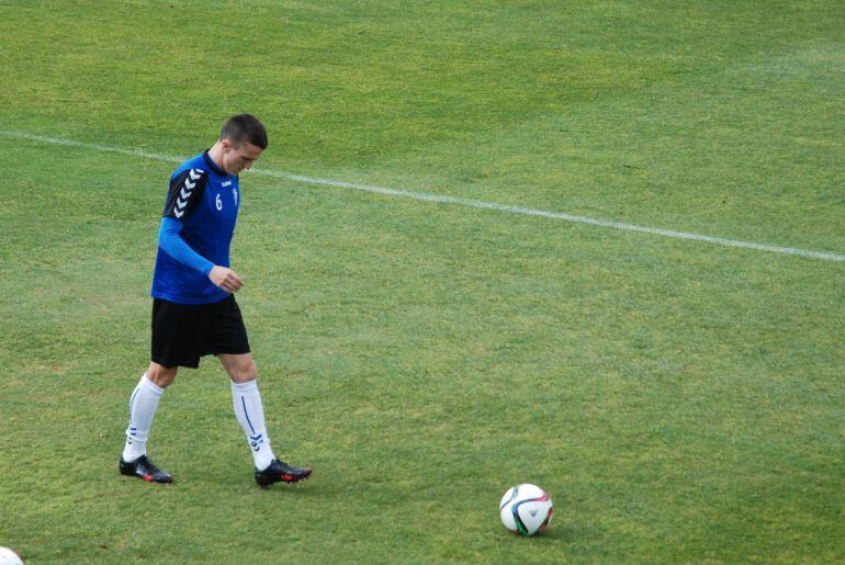 Salvi tardará un mes en volver a jugar con el Cádiz