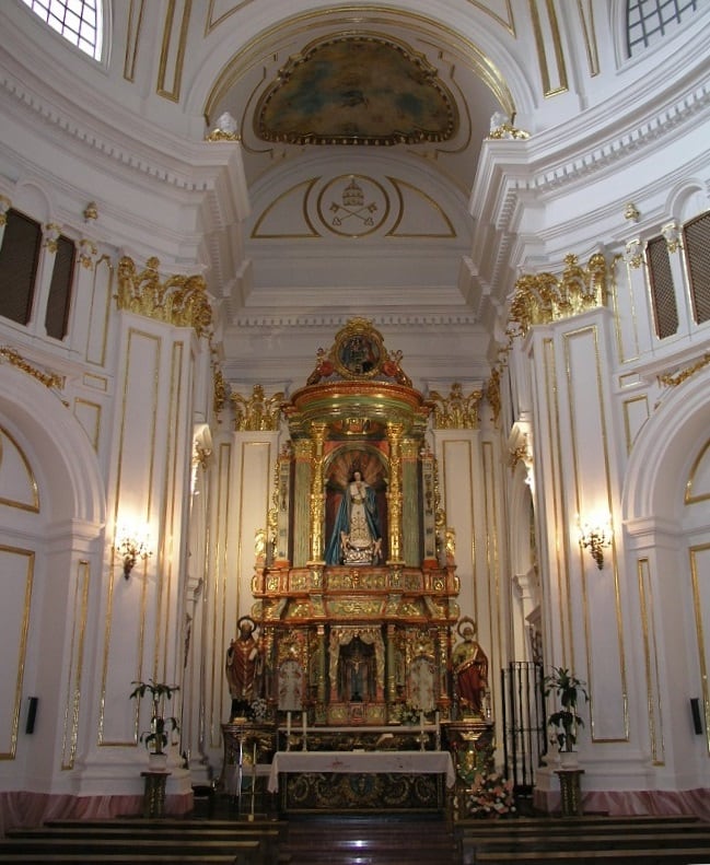 Interior de la iglesia barroca de las Madres Justinianas de Cuenca.