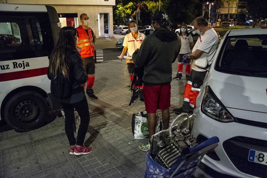 Cruz Roja atiende a personas sin hogar