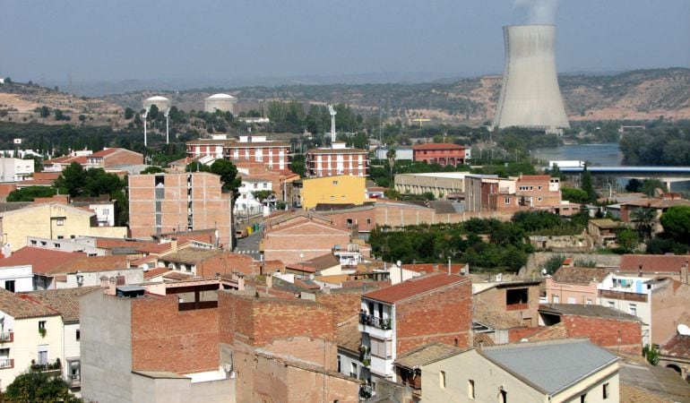 La Central Nuclear sobre el municipi d'Ascó