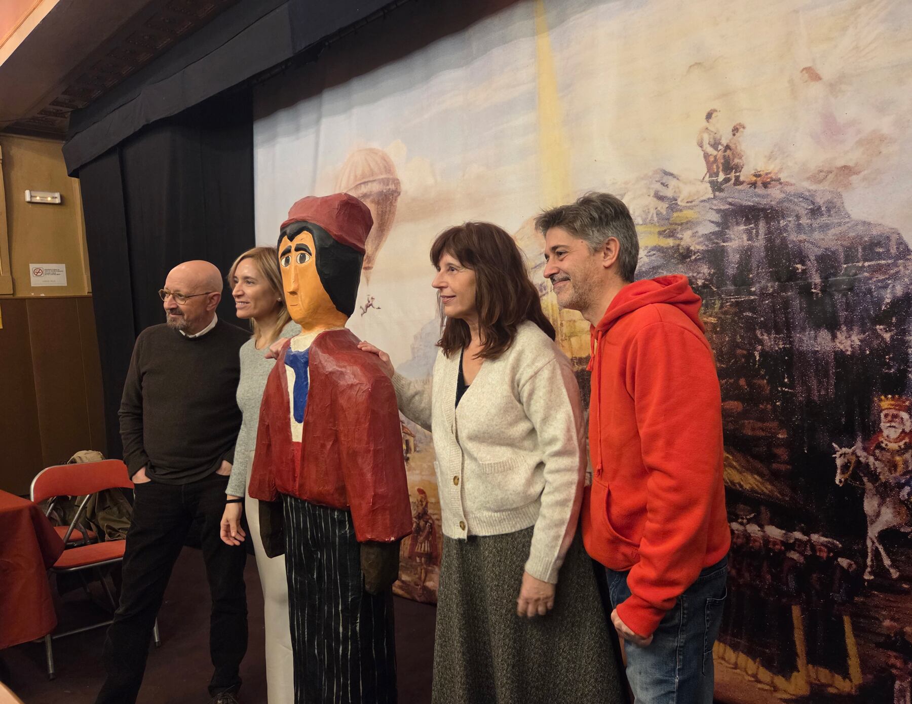 Joanfra Rozalén, Elisa Guillem, Pepa Miralles i Jordi Carbonell, amb la figura del Tirisiti